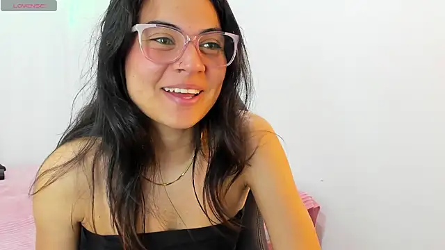Snapshot of Jade_Aitana chatting on 07.28.26 Jade Aitana online show from 07.28.26