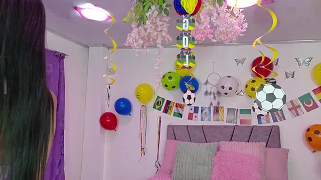 SteicyBloom online show from 07.18.26