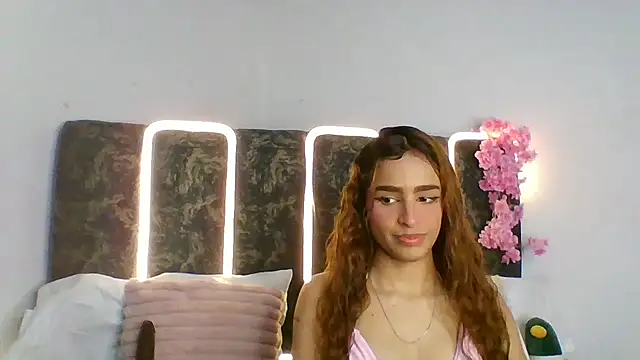 Snapshot of luany_moon chatting on 07.30.26 luany moon online show from 07.30.26