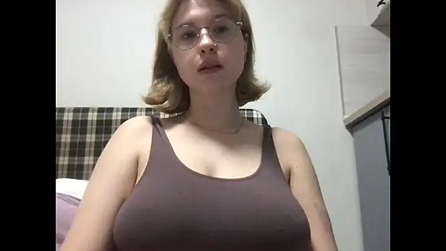 Snapshot of jelly__Gum chatting on 07.27.26 jelly Gum online show from 07.27.26