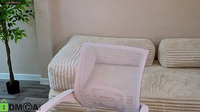Nicole Allenn online show from 07.04.26