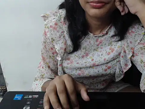 Sizzling Ruhii  online show from 07.05.26