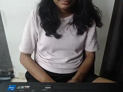 Sizzling Ruhii  online show from 07.08.26