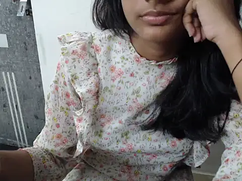 Sizzling Ruhii  online show from 07.12.26