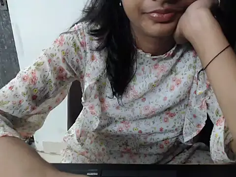 Sizzling Ruhii  online show from 07.15.26