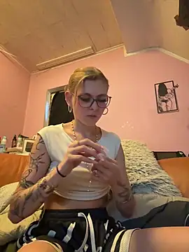 Snapshot of Alina-420 chatting on 07.10.26 Alina-420 online show from 07.10.26