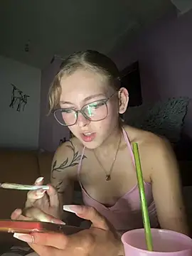 Snapshot of Alina-420 chatting on 07.16.26 Alina-420 online show from 07.16.26