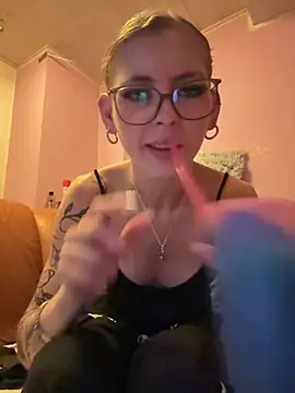 Snapshot of Alina-420 chatting on 07.26.26 Alina-420 online show from 07.26.26