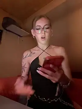 Snapshot of Alina-420 chatting on 07.27.26 Alina-420 online show from 07.27.26