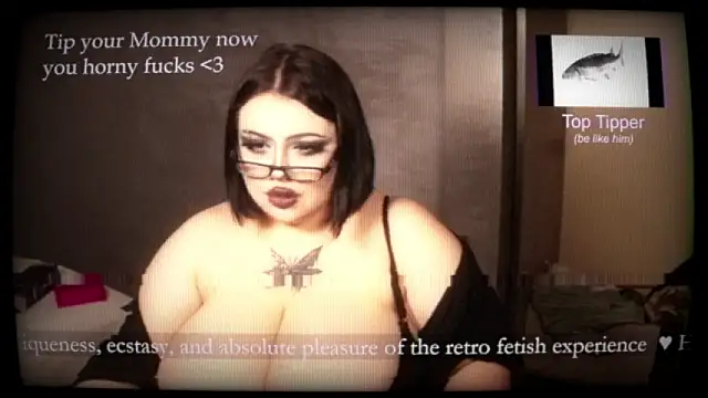 Snapshot of KinkyBaddie69 chatting on 07.22.26 KinkyBaddie69 online show from 07.22.26