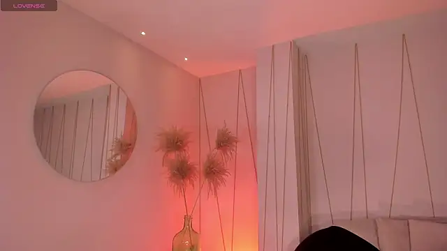 Snapshot of CaitlynBellX chatting on 07.25.26 CaitlynBellX online show from 07.25.26