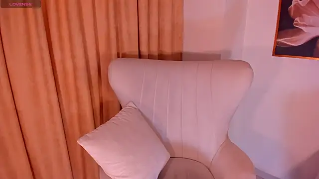 JuliaBanks  online show from 07.28.26