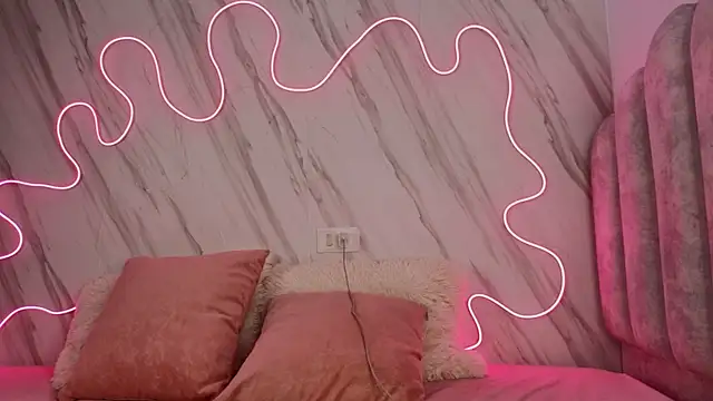 EmilyWhite9 online show from 07.23.26