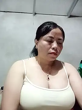 Snapshot of Lee_bee1 chatting on 07.28.26 Lee bee1 online show from 07.28.26