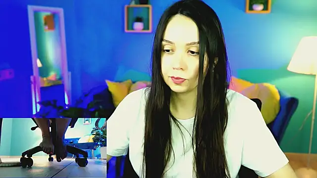 Snapshot of OliviaWeles chatting on 07.19.26 OliviaWeles online show from 07.19.26