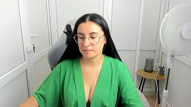 Snapshot of ChloeVibee chatting on 07.21.26 ChloeVibee online show from 07.21.26