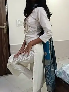 Daisy Shah  online show from 07.24.26