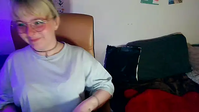 Snapshot of Cariniii chatting on 07.22.26 Cariniii online show from 07.22.26