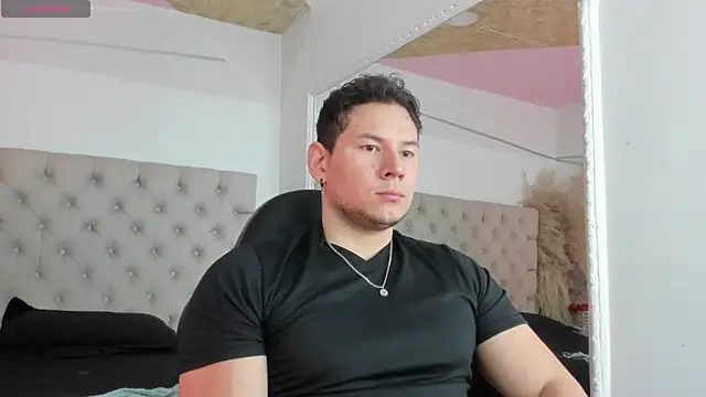 Izui Pierce online show from 07.25.26
