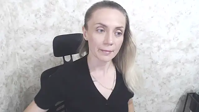 Snapshot of MerryRose33 chatting on 07.19.26 MerryRose33 online show from 07.19.26