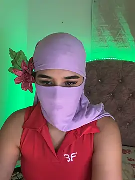 Snapshot of Aisha-Zayed chatting on 07.15.26 Aisha-Zayed online show from 07.15.26