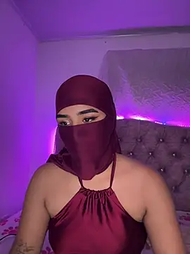 Snapshot of Aisha-Zayed chatting on 07.25.26 Aisha-Zayed online show from 07.25.26