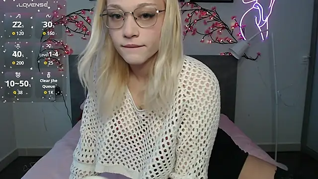 Snapshot of Coraline_bush chatting on 07.18.26 Coraline bush online show from 07.18.26