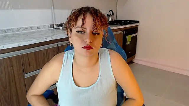 Snapshot of Phoenix-Marie chatting on 07.12.26 Phoenix-Marie online show from 07.12.26