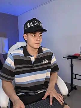 MaxCruz  online show from 07.08.26