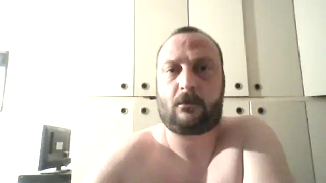 GluedWhippet online show from 07.04.26