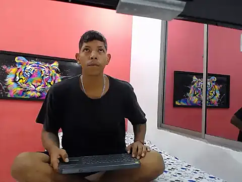 latinosninfomanos online show from 07.07.26