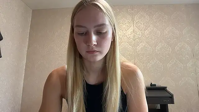 Snapshot of blondegirl2026 chatting on 07.10.26 blondegirl2026 online show from 07.10.26