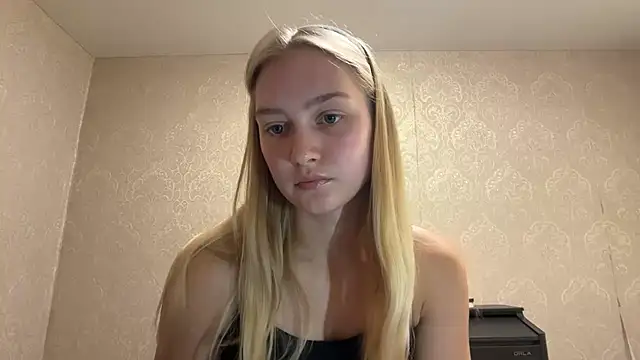 Snapshot of blondegirl2026 chatting on 07.15.26 blondegirl2026 online show from 07.15.26