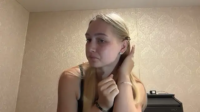 Snapshot of blondegirl2026 chatting on 07.20.26 blondegirl2026 online show from 07.20.26
