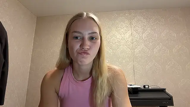 Snapshot of blondegirl2026 chatting on 07.21.26 blondegirl2026 online show from 07.21.26