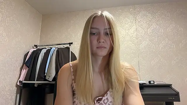 Snapshot of blondegirl2026 chatting on 07.22.26 blondegirl2026 online show from 07.22.26