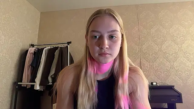 Snapshot of blondegirl2026 chatting on 07.24.26 blondegirl2026 online show from 07.24.26