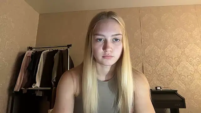 Snapshot of blondegirl2026 chatting on 07.25.26 blondegirl2026 online show from 07.25.26