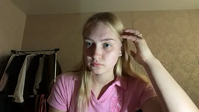 Snapshot of blondegirl2026 chatting on 07.26.26 blondegirl2026 online show from 07.26.26