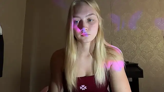 Snapshot of blondegirl2026 chatting on 07.28.26 blondegirl2026 online show from 07.28.26