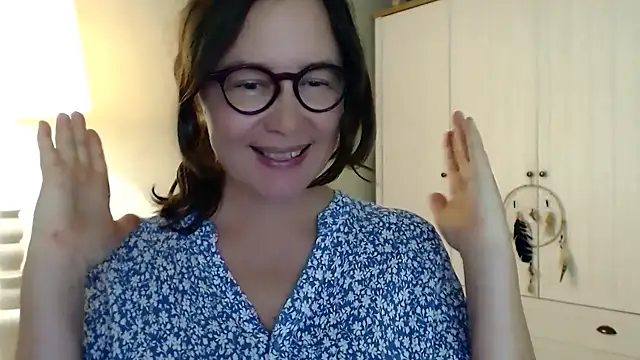 Snapshot of Muntthee chatting on 07.17.26 Muntthee online show from 07.17.26