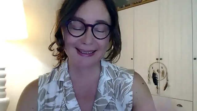 Snapshot of Muntthee chatting on 07.18.26 Muntthee online show from 07.18.26