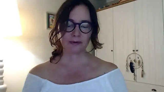 Snapshot of Muntthee chatting on 07.19.26 Muntthee online show from 07.19.26