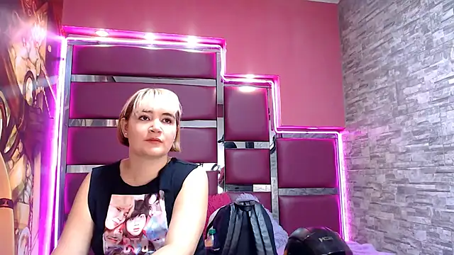 Snapshot of marco_and_luna_ chatting on 07.18.26 marco and luna online show from 07.18.26