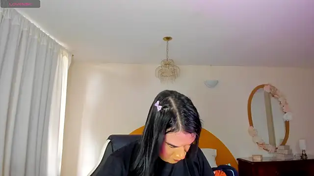 Snapshot of Alana__dolls_ chatting on 07.25.26 Alana dolls online show from 07.25.26