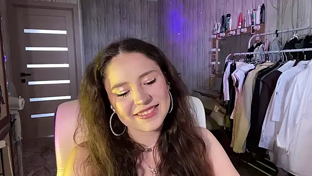 CrispyVeil online show from 07.15.26