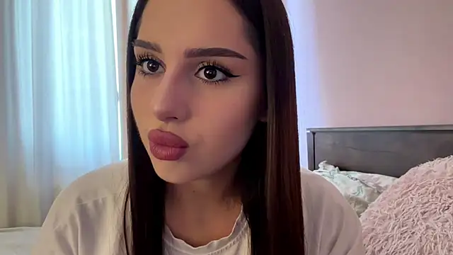 Snapshot of Leylanda chatting on 07.19.26 Leylanda online show from 07.19.26