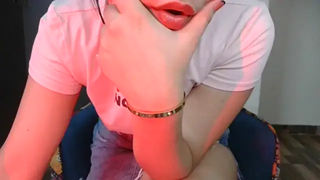 Snapshot of Rose_On_Rise chatting on 07.17.26 Rose On Rise online show from 07.17.26