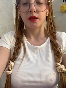Snapshot of MileyBloom_ chatting on 07.15.26 MileyBloom online show from 07.15.26