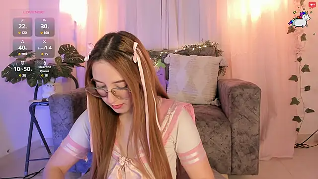Snapshot of MileyBloom_ chatting on 07.24.26 MileyBloom online show from 07.24.26